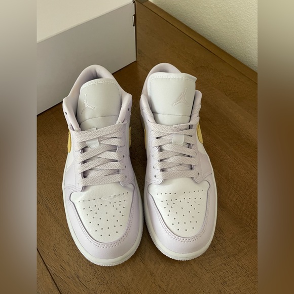 Air Jordan 1 Low Sneaker (7) - Picture 4 of 6